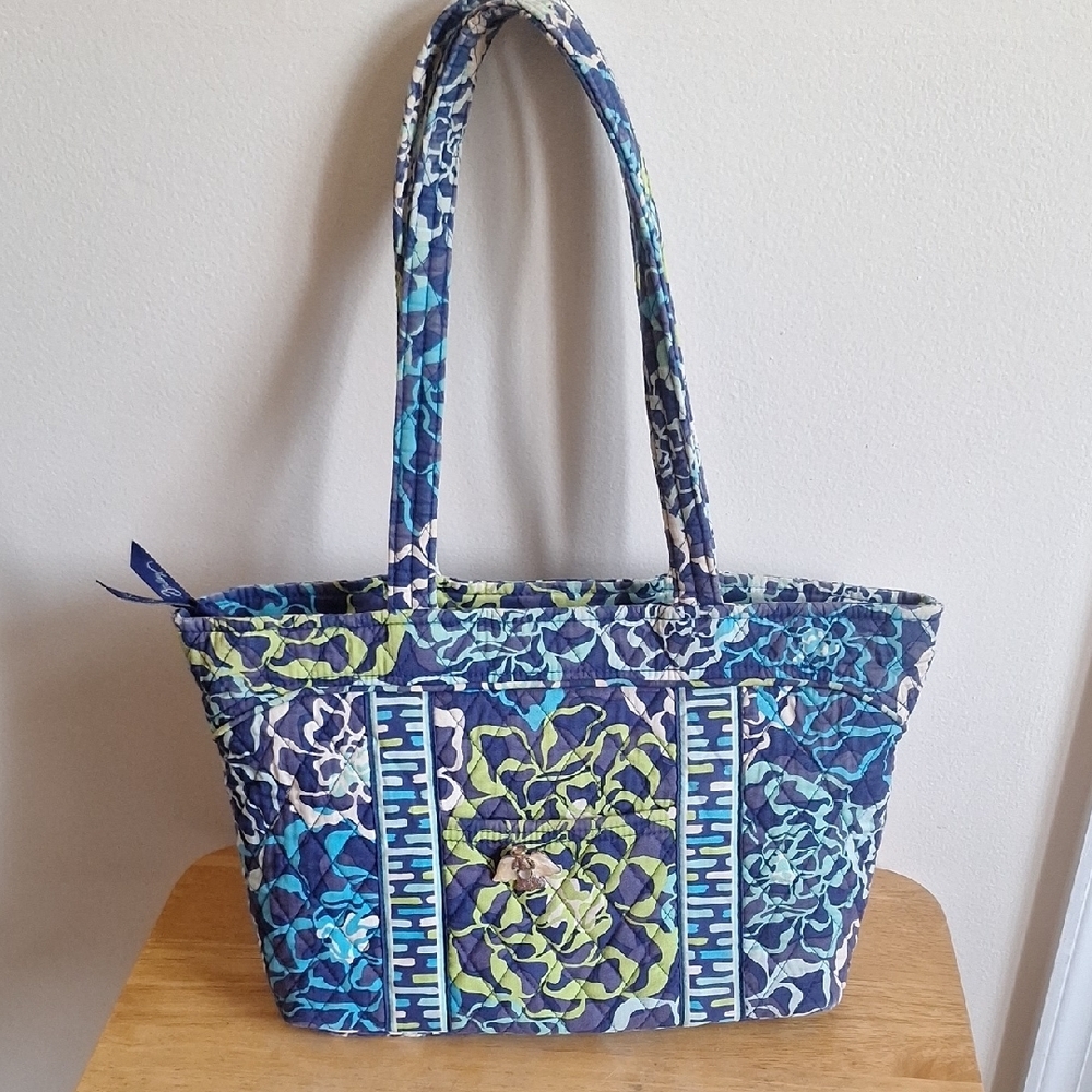 ​Vera Bradley Vera Tote Bag Island Blooms Quilted Floral Blue Green